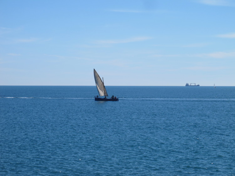 Pourquoi un bateau à voile ou à moteur sans erre se met-il en