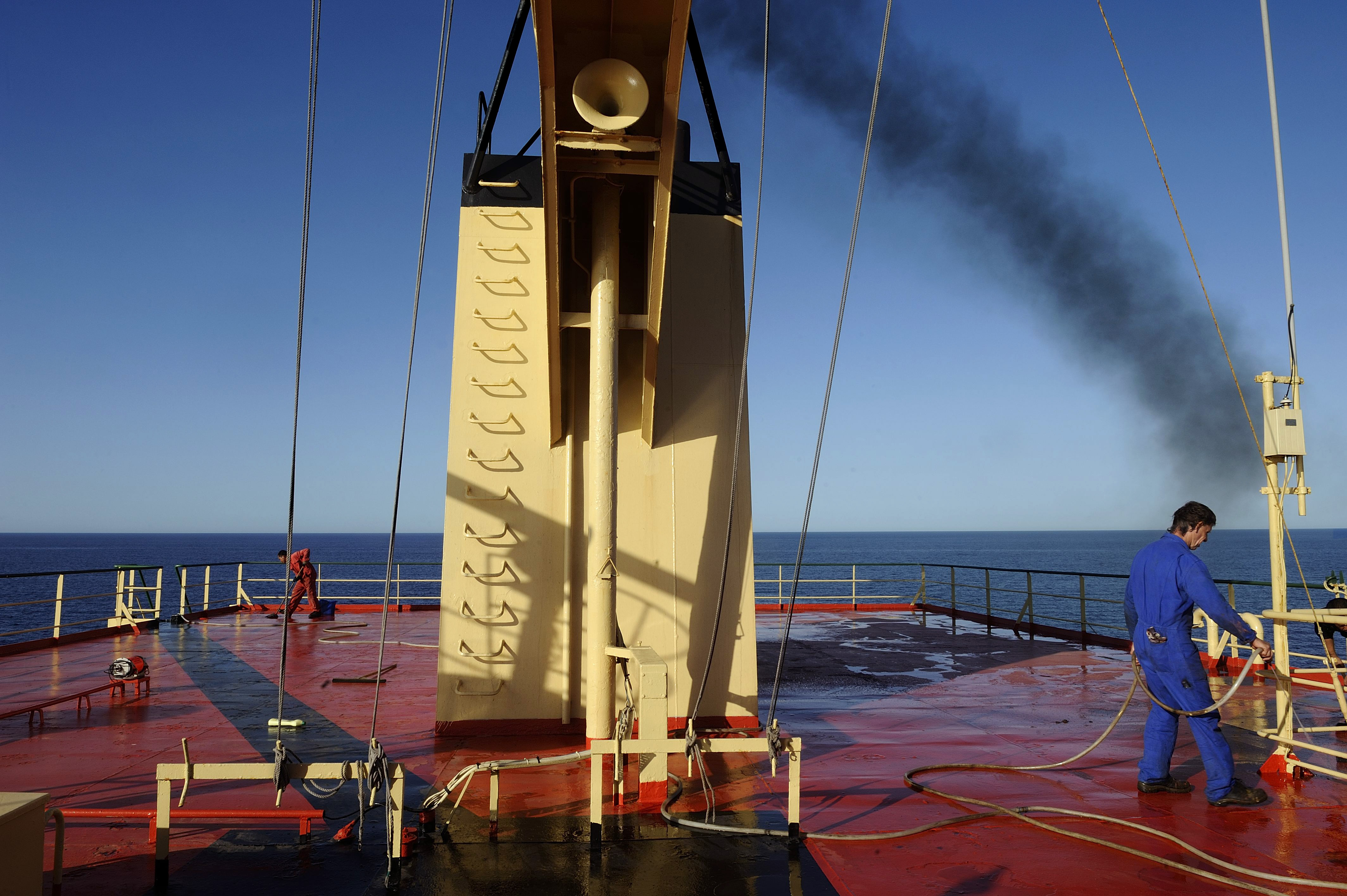 Hydrocarbures : l’équivalent d’un Erika par semaine rejeté dans la mer