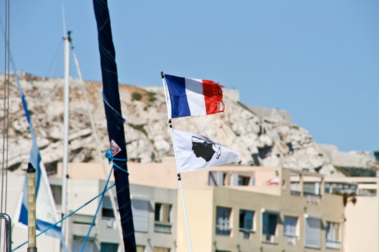 Corse : une tête de Maure qui tourmente le tricolore