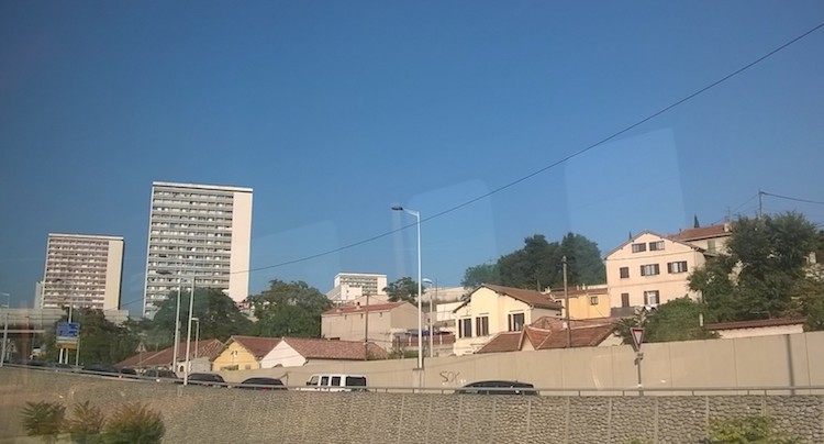 Quartiers Nord de Marseille, des tours qui cachent la forêt, et les villages