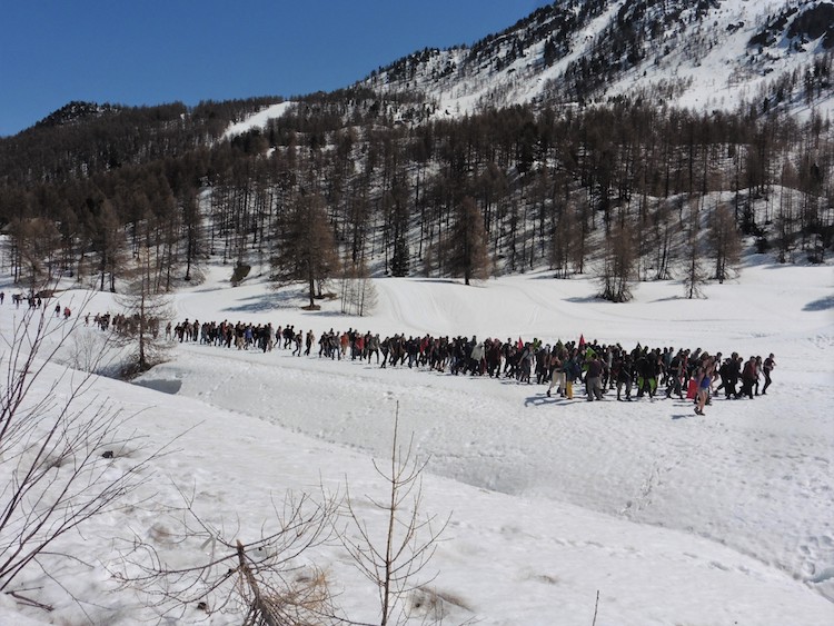 Dans les Alpes, là où des Européens skient, des Africains meurent