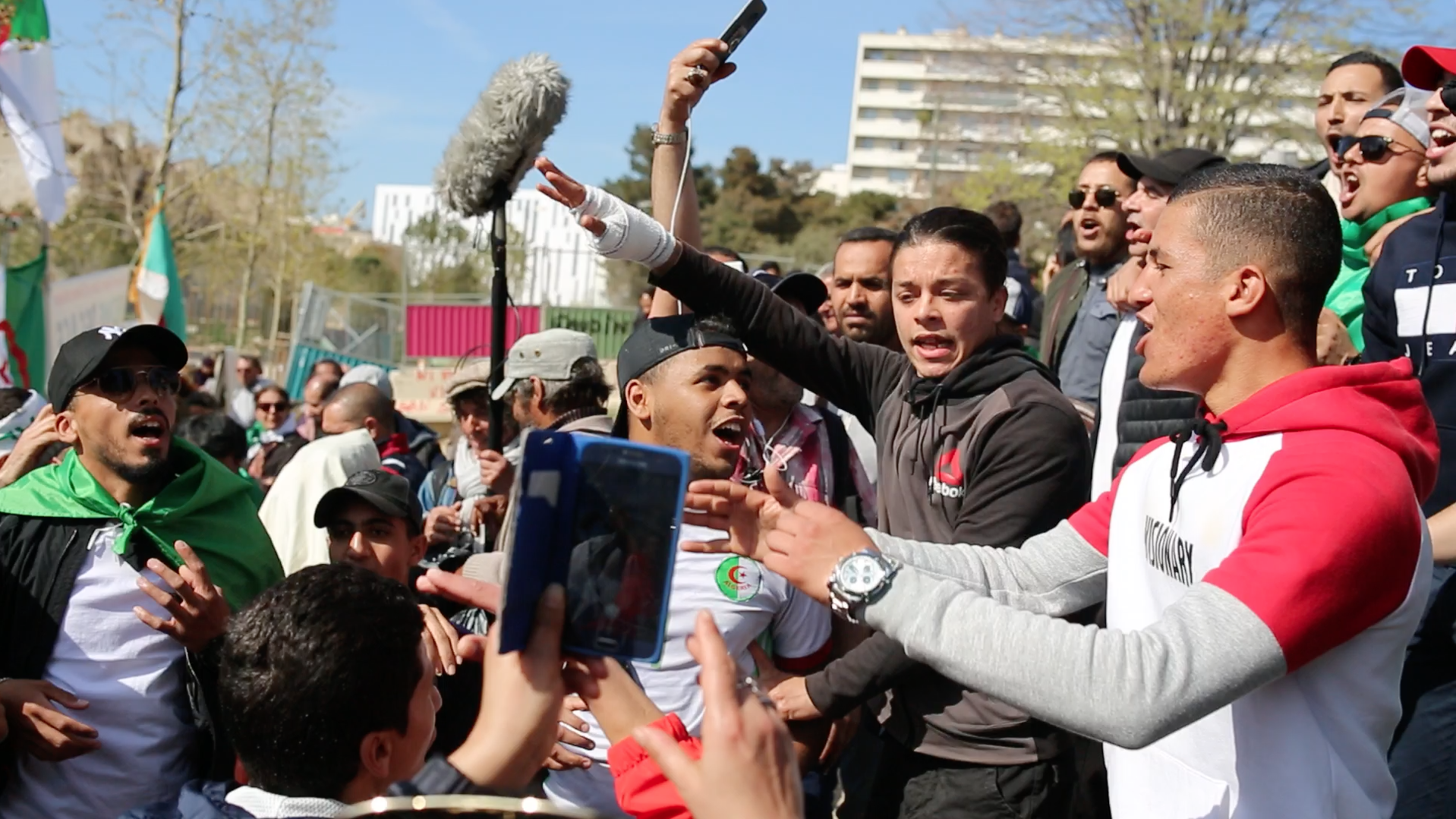 Révolte algérienne, timide écho dans la presse française