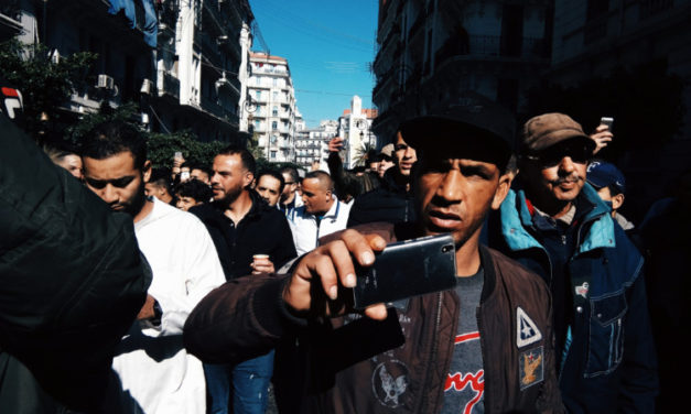 Pourquoi les jeunes marocains et algériens quittent-ils leur pays ?