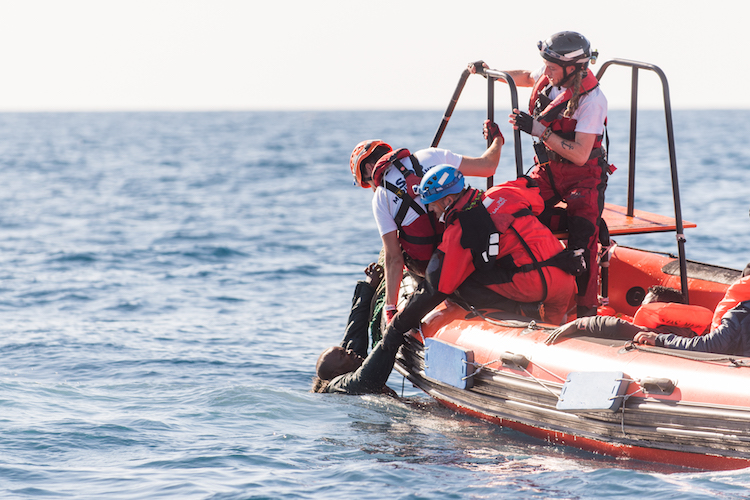 En Méditerranée, la criminalisation de la solidarité envers les personnes migrantes